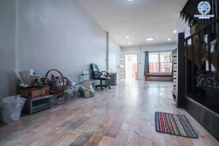 *****ทาวน์เฮ้าส์มือสองย่านนนทบุรี ม.ปิยวรารมย์3 บ้านกล้วย-ไทรน้อย เนื้อที่ 16 ตร.ว. ฟังก์ชัน 2 ห้องนอน 2 ห้องน้ำ 1 ที่จอดรถ บ้านสวย และถูกที่สุด แถมฟรี! 1 เครื่องปรับอากาศ บนทำเลแห่งการเดินทาง ใกล้รถไฟฟ้า "สถานีคลองบางไผ่" จองเลย!